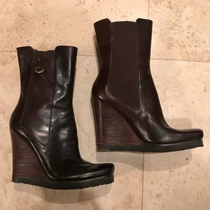 BROWN LEATHER WEDGE BOOTIES